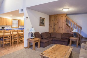 TV, fireplace - Perfect family space. Lots of room. Easy drive to New River Gorge National Park. (Ghent)