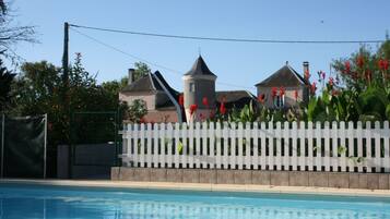 Piscine extérieure (ouverte en saison)