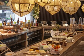 Café da manhã com buffet todos os dias mediante uma taxa