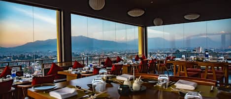 2 Restaurants, Mittagessen, Abendessen, lokale und internationale KĂŒche