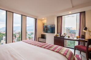 Habitación Deluxe, 1 cama King size | 1 habitación, ropa de cama de alta calidad y minibar