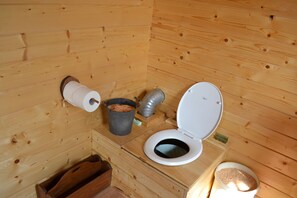 Basic Bungalow | Bathroom | Free toiletries