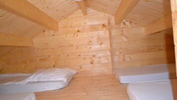 Verdunkelungsvorhänge, kostenloses WLAN, Bettwäsche