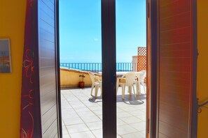 Habitació quàdruple, terrassa, vistes al mar | Terrassa o pati