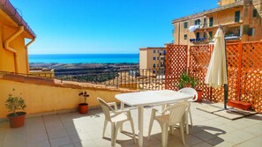 Habitació quàdruple, terrassa, vistes al mar | Terrassa o pati