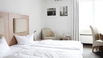 Roupas de cama antialérgicas, escrivaninha, Wi-Fi de cortesia