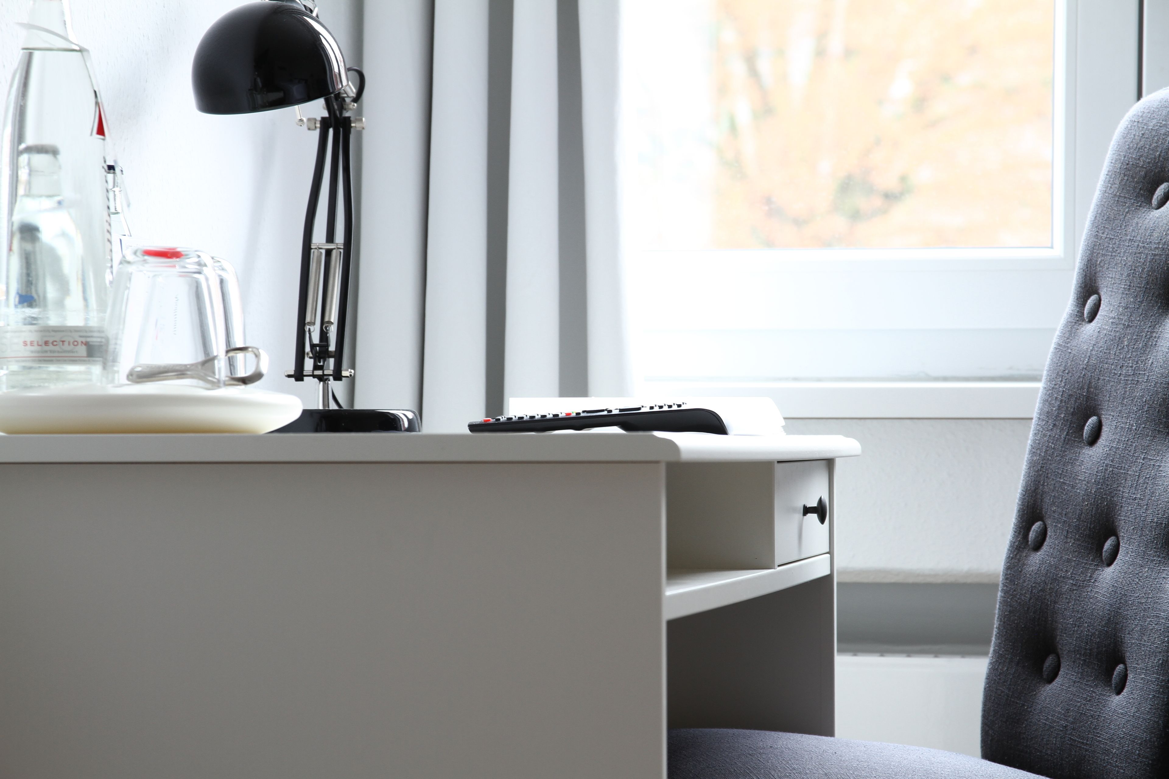 1 bedroom, hypo-allergenic bedding, desk, free wifi