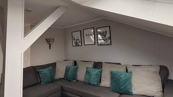 Familiensuite | Wohnbereich | Flachbildfernseher