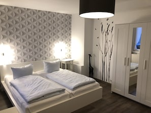 Desk, rollaway beds, free WiFi, bed sheets - Gasthaus Zum Schwan (Dillenburg)
