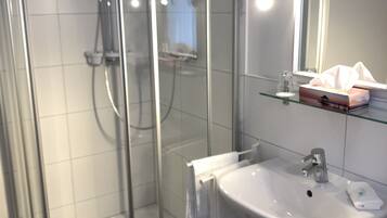 Comfort Double Room | Bathroom | Shower, hair dryer, towels