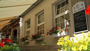 A building with a signboard displaying prices for dishes. - Gasthaus Zum Schwan (Dillenburg)