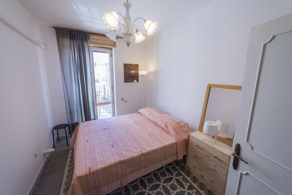 Iron/ironing board, rollaway beds, bed sheets