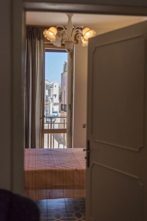 Iron/ironing board, rollaway beds, bed sheets