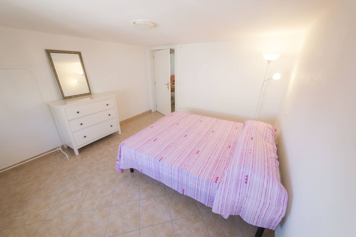 Iron/ironing board, rollaway beds, bed sheets