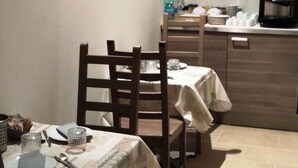 매일 뷔페 무료 아침 식사 포함