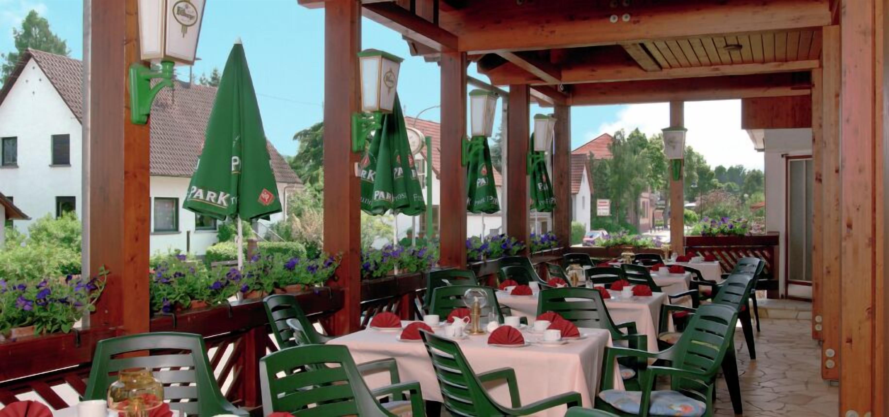 Petit déjeuner buffet (8 EUR par personne)