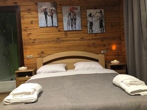 Superior Double Room | Free WiFi, bed sheets - Golden Nest (Yablunytsia)