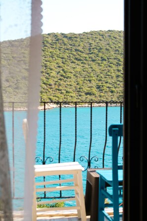 Minibar, desk, blackout curtains, soundproofing - Kaskoy Hotel (Kas)