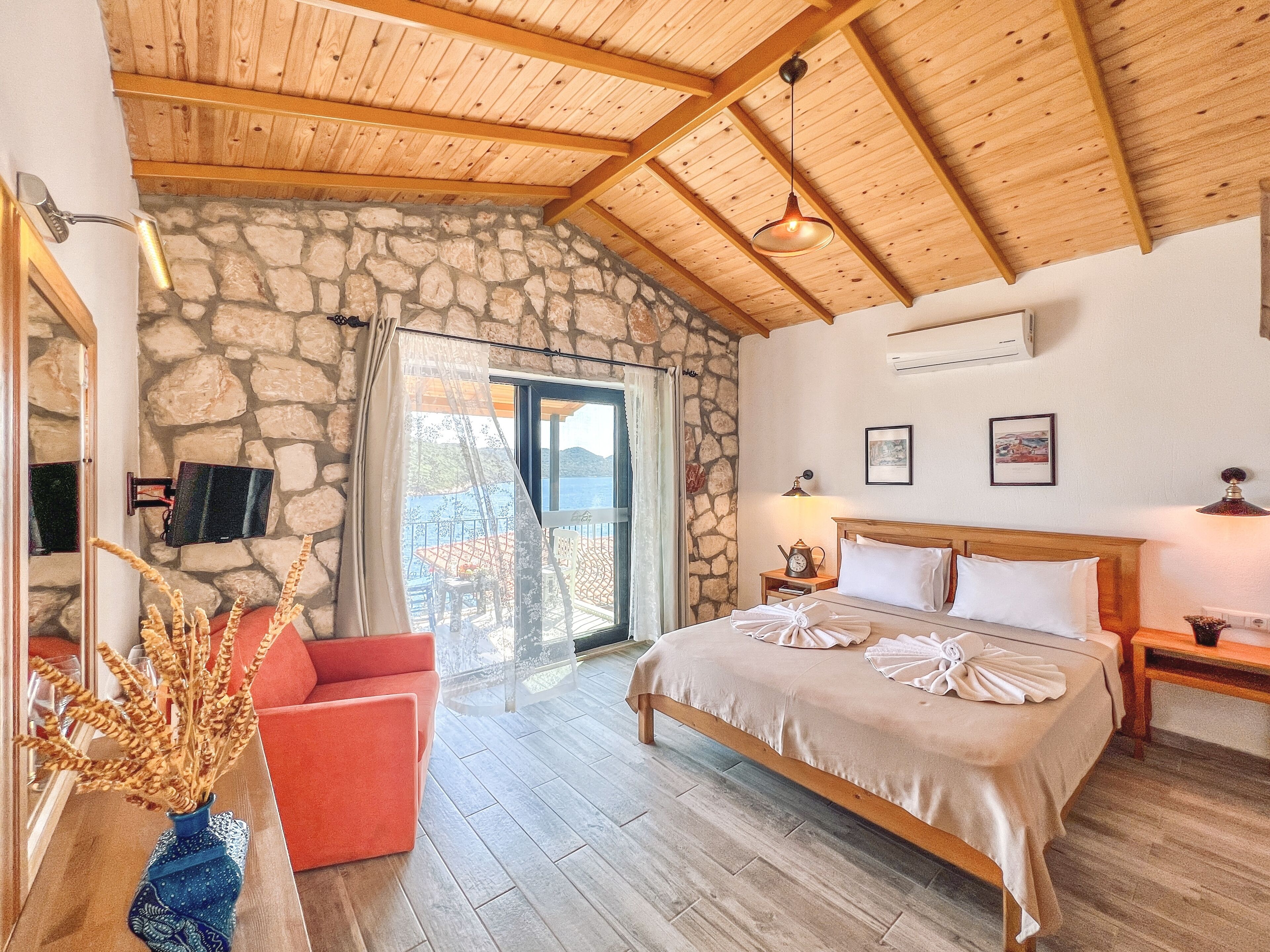 superior double room, sea view | 1 bedroom, minibar, desk, blackout curtains