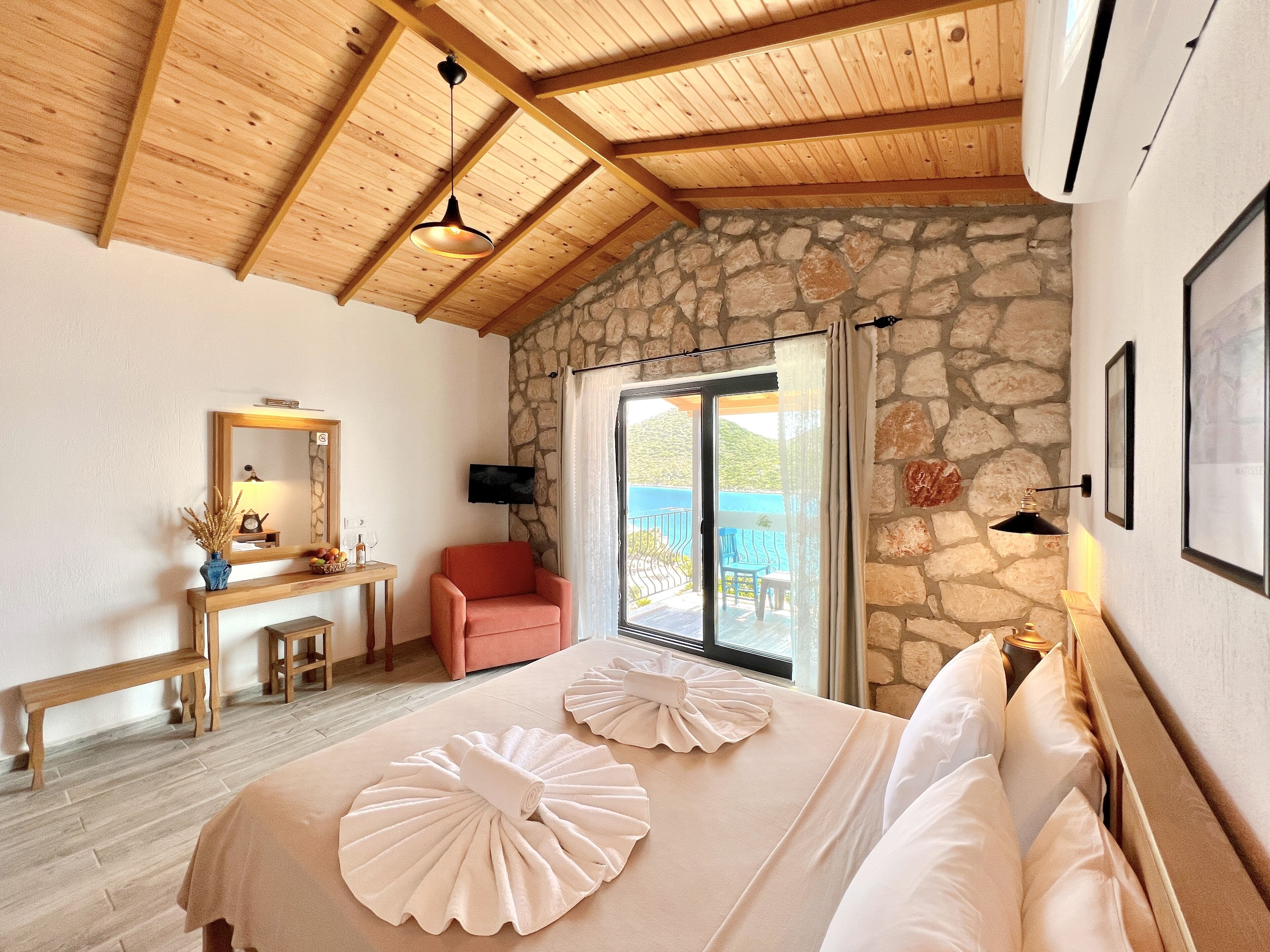 superior double room, sea view | 1 bedroom, minibar, desk, blackout curtains