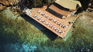 Plage à proximité, cabana (gratuite), chaise longue, parasol