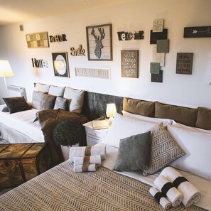 Deluxe Triple Room | Hypo-allergenic bedding, individually decorated, desk, blackout curtains - Residenza il Punto (Perugia)