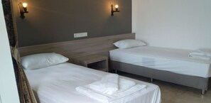 Senger med Select Comfort-madrass og skrivebord