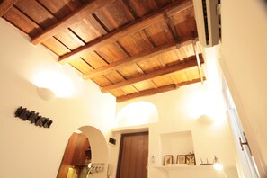 City Studio, Courtyard View (Via Leonina, 43) | View from room - House Monti 1875 (Rome)