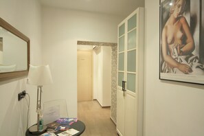 Lobby sitting area - House Monti 1875 (Rome)