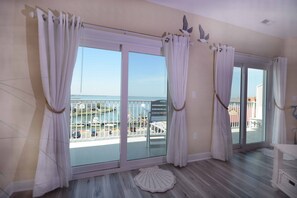 Interior - Stylish, upscale luxury 4-bedroom condo with free WiFi and an outdoor pool located downtown on the bay water and just a few blocks to the beach! (Ocean City)