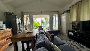 Smart TV, books, stereo