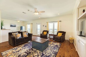 Télévision, livres, espaces bureaux