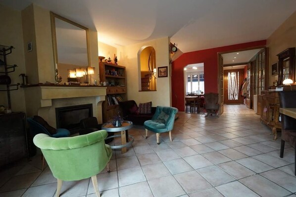 TV, fireplace, books