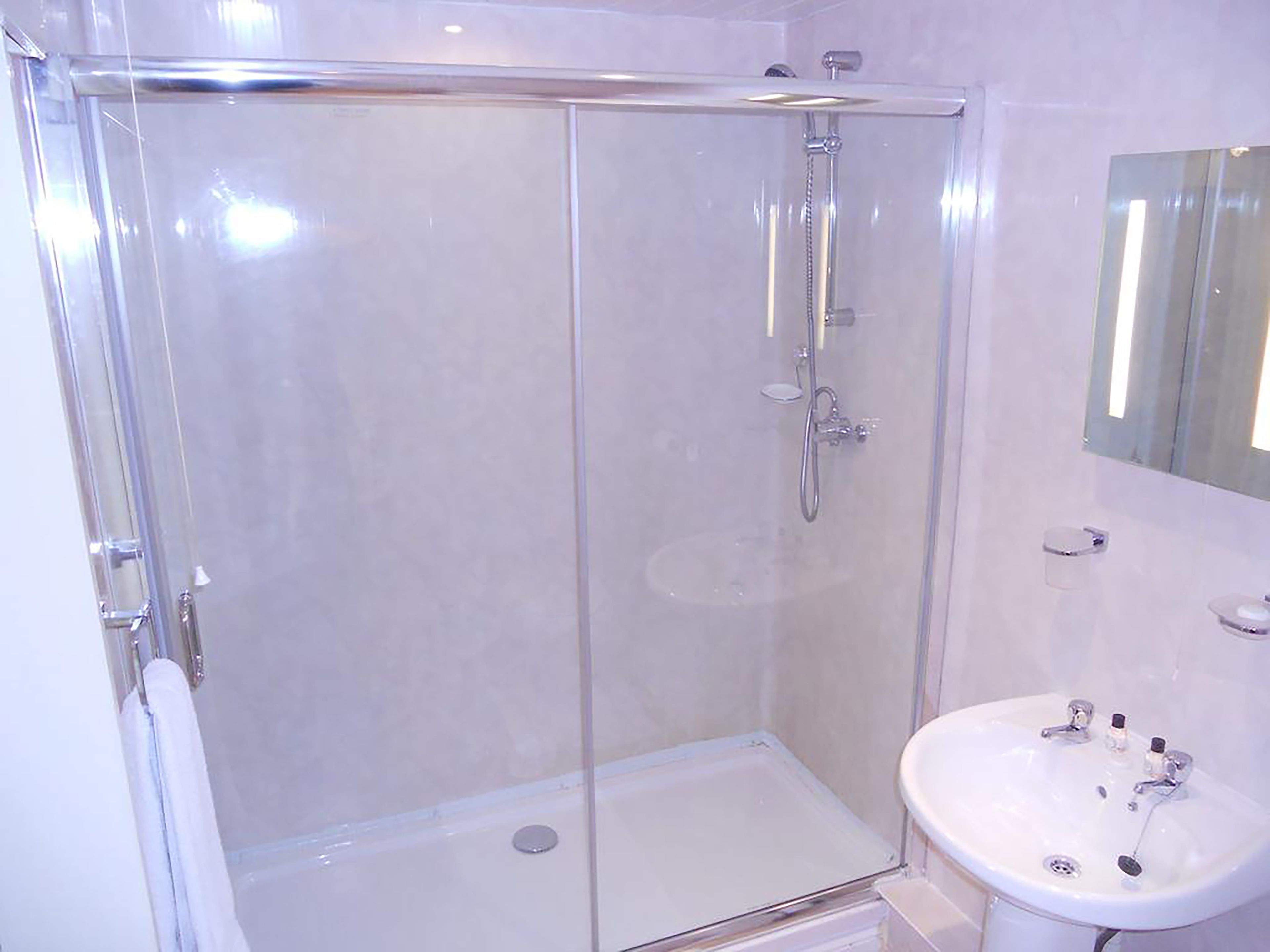 twin room with shower | bathroom shower