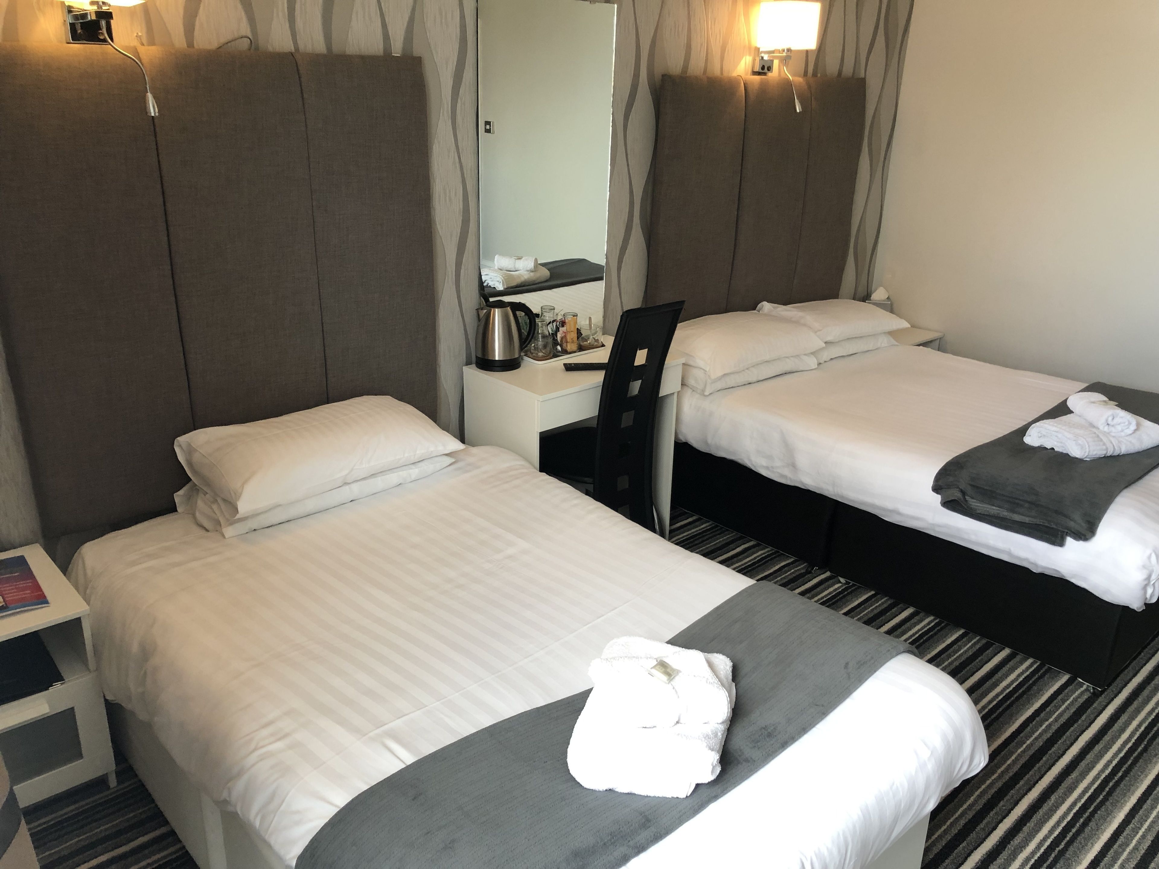 twin room with shower | individually decorated, laptop workspace, iron/ironing board, free wifi
