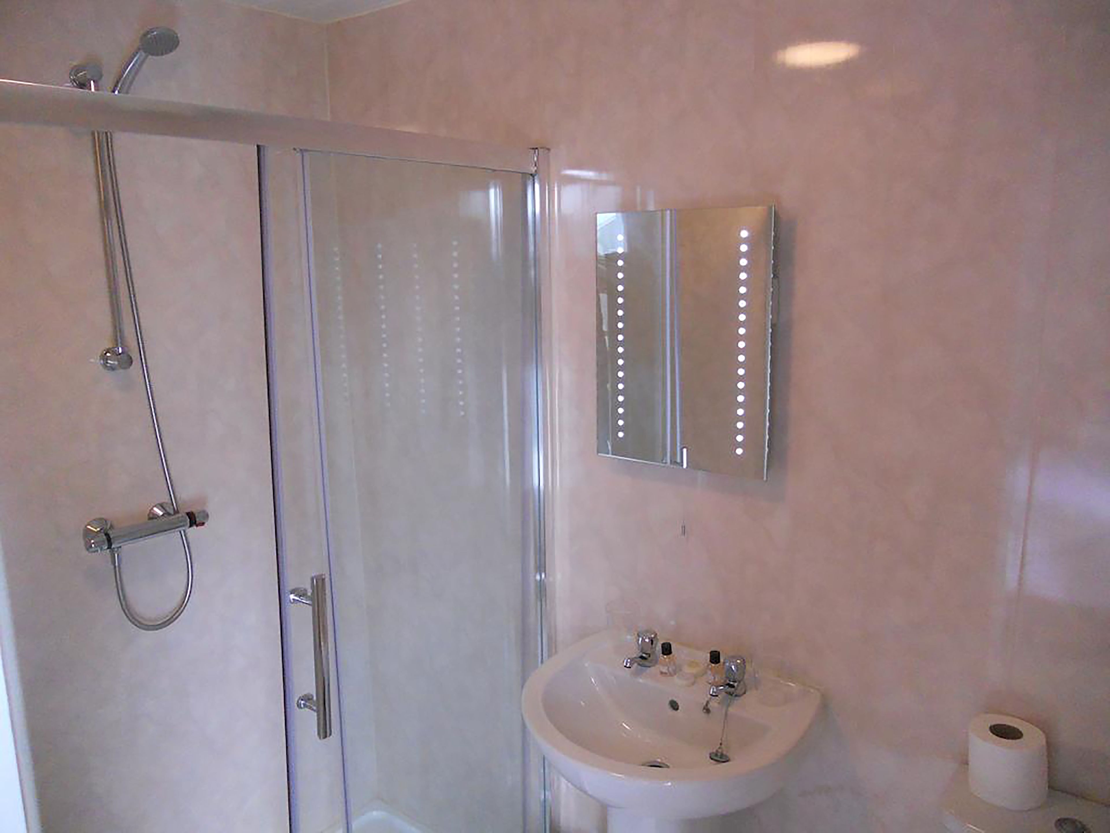 twin room with shower | bathroom | free toiletries, hair dryer, towels
