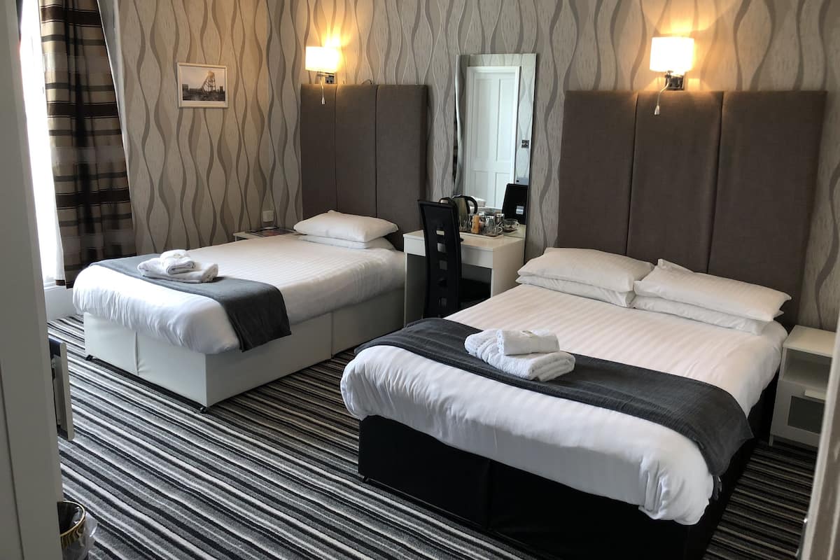 Twin Room with Shower