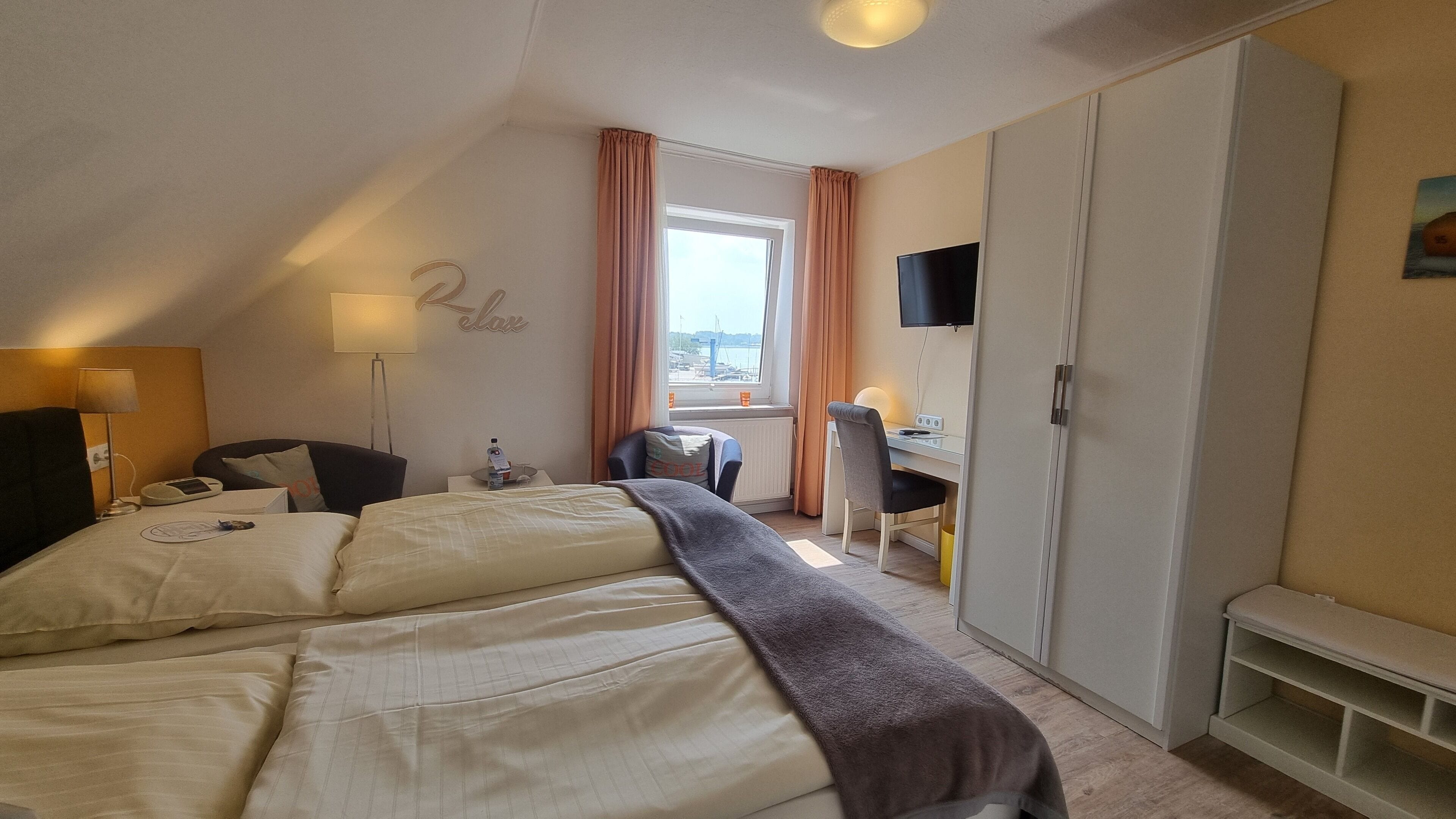 classic double room | 1 bedroom, hypo-allergenic bedding, minibar, in-room safe
