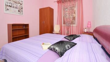 4 soverom, safe på rommet, strykejern/-brett og wi-fi (inkludert)