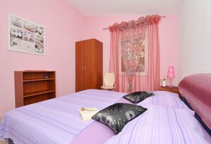 4 bedrooms, in-room safe, iron/ironing board, free WiFi