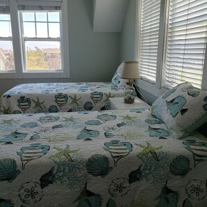 6 bedrooms, iron/ironing board, WiFi, bed sheets