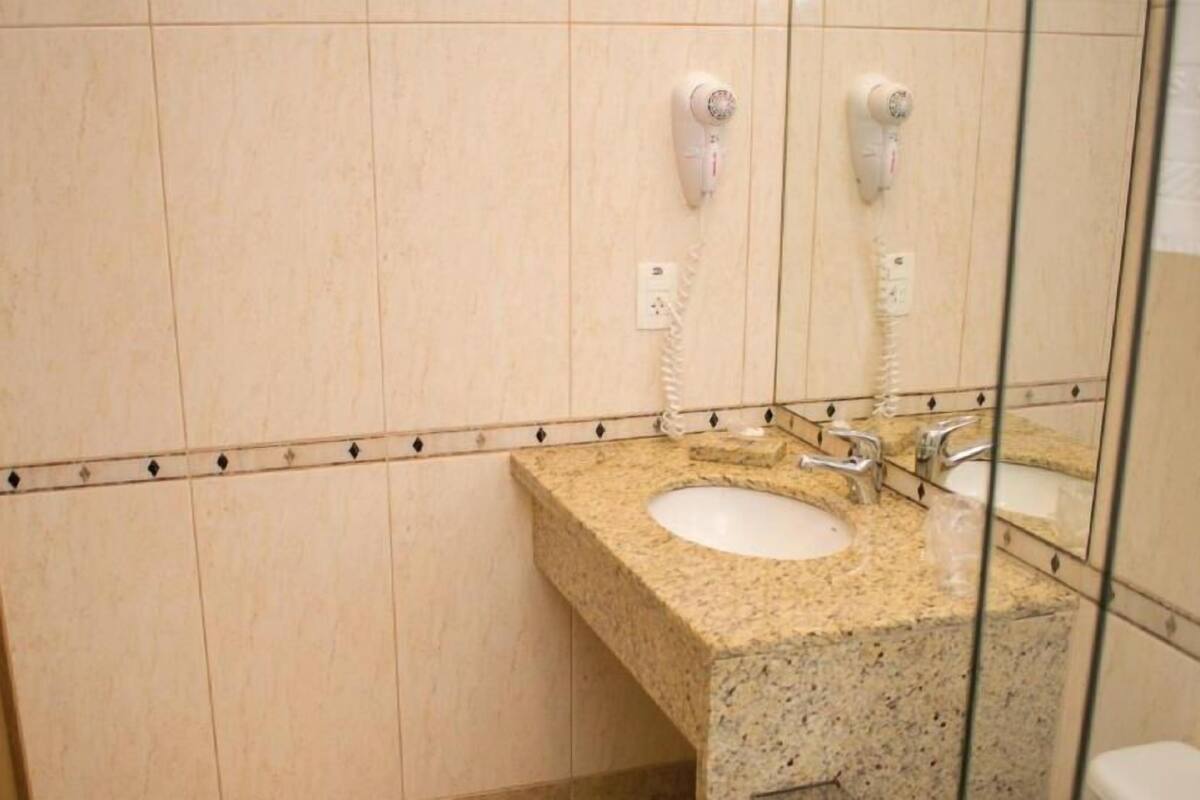 free toiletries, hair dryer