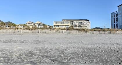 ¡NUEVO! Condominio frente al mar w / cubierta y acceso a la playa!