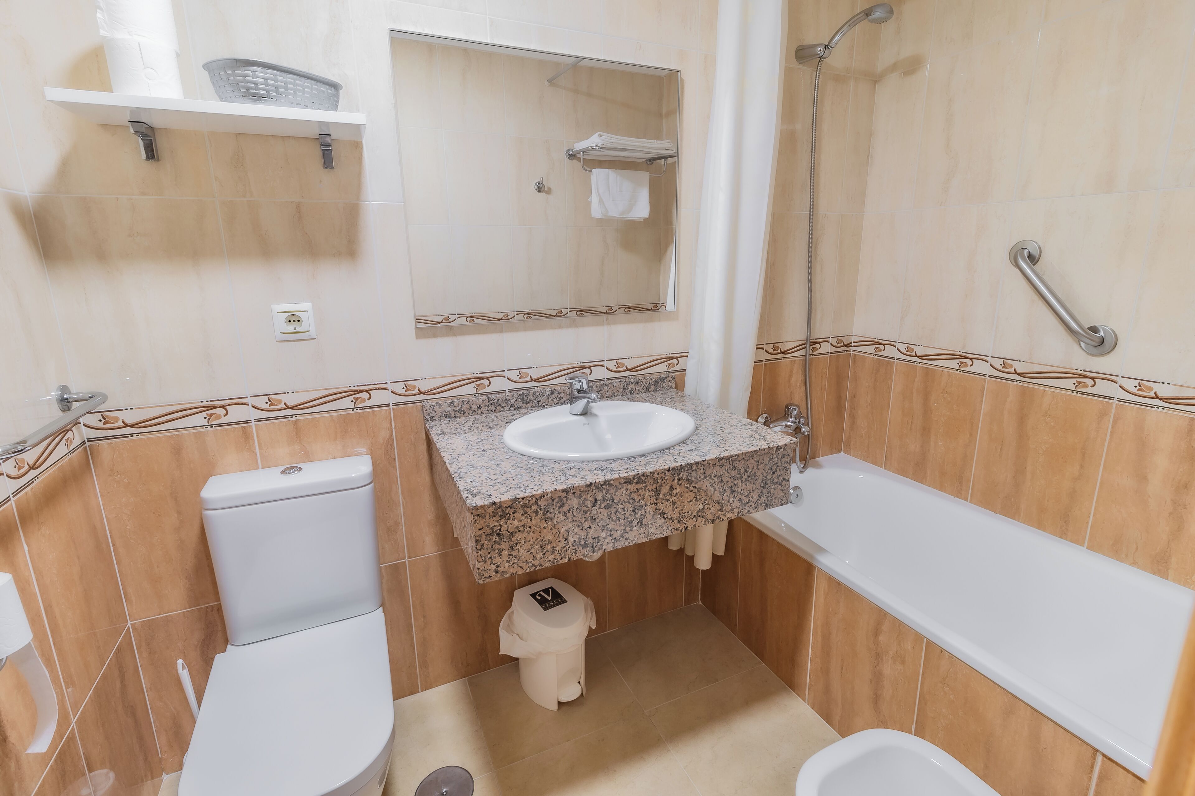 Economy Apartment | Bathroom | Free toiletries, hair dryer (on request), towels