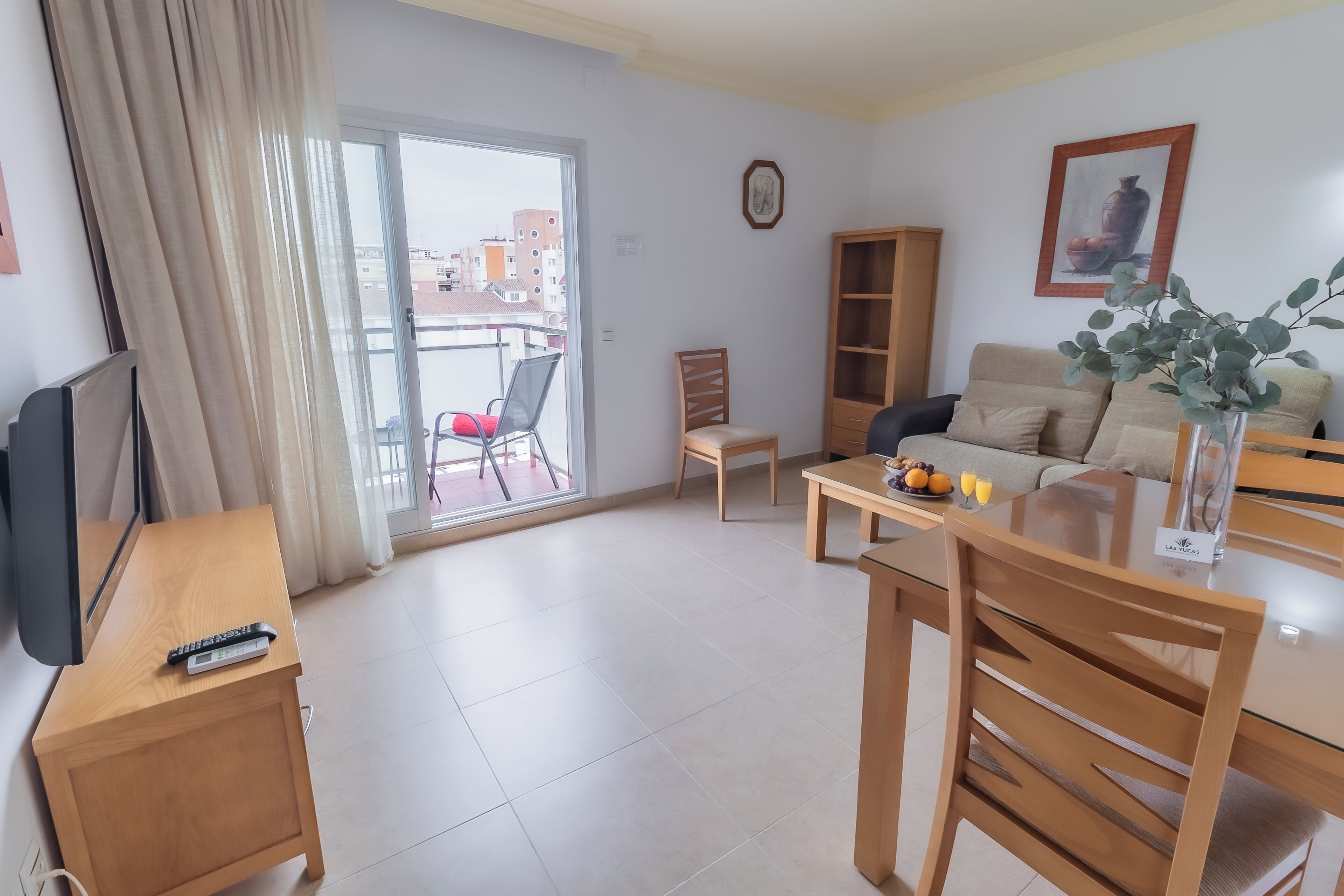 Apartemen Comfort, 1 Tempat Tidur Double, balkon | Area keluarga | TV layar datar