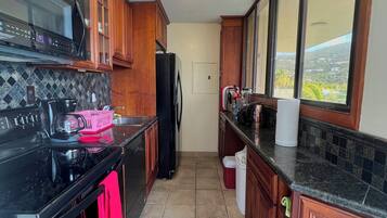 Coffee/tea maker, fridge, microwave, oven