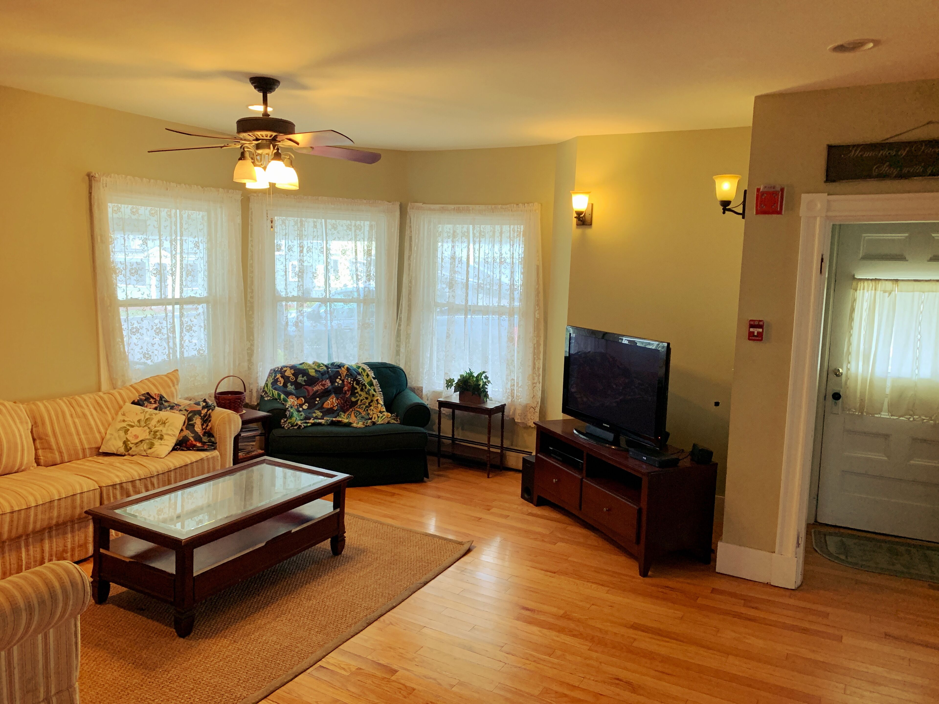 Beautiful Victorian Across From Short Sands Beach