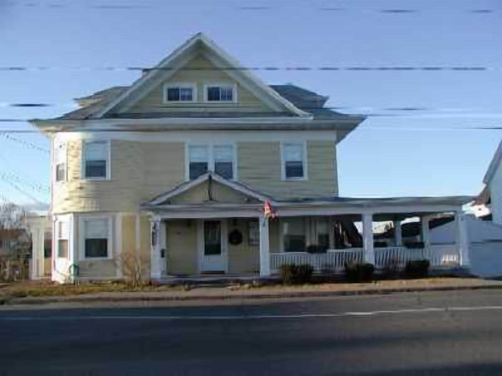 Beautiful Victorian Across From Short Sands Beach
