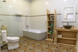 Hair dryer, towels, soap, shampoo - Prime location just walking distance to the Boutique shop, Restaurant , Bar (Seminyak)