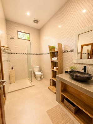 Hair dryer, towels, soap, shampoo - Prime location just walking distance to the Boutique shop, Restaurant , Bar (Seminyak)